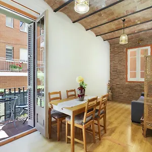 https://sagrada-familia-apartment-balcony.topbarcelonahotels.com
